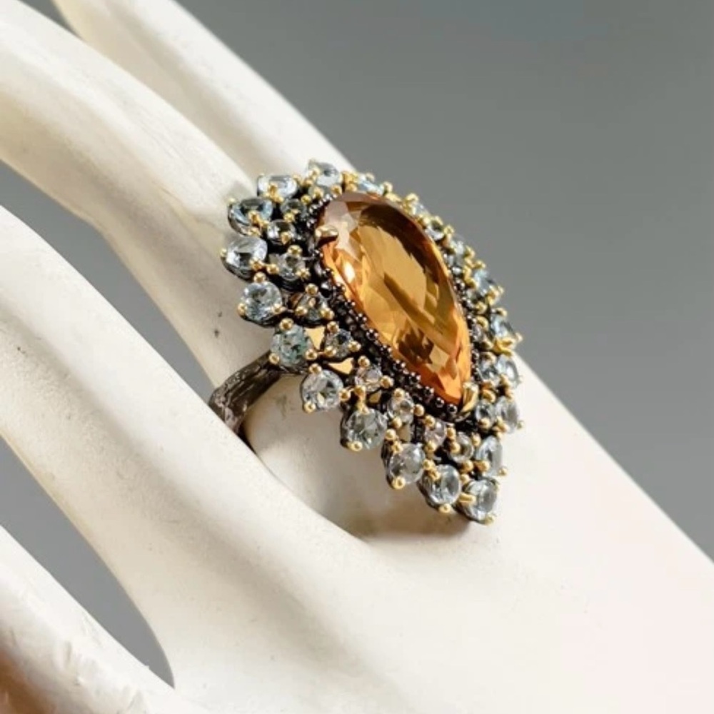 Elegant Gold and Silver Teardrop Gemstone Ring - Picture 3 of 3